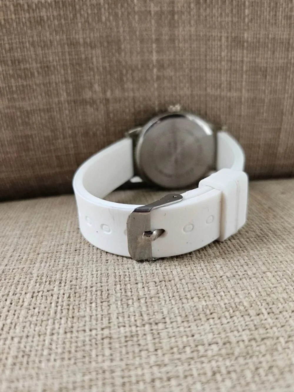 Advance Wristwatch White Face Silver Tone Case White Rubber Strap Analog Watch
